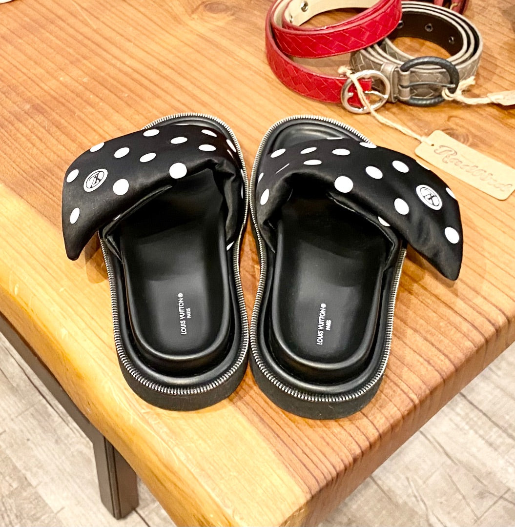 Louis Vuitton Black/White Pool Pillow Mule Slides, 39