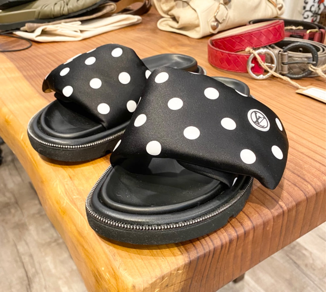 Louis Vuitton Black/White Pool Pillow Mule Slides, 39